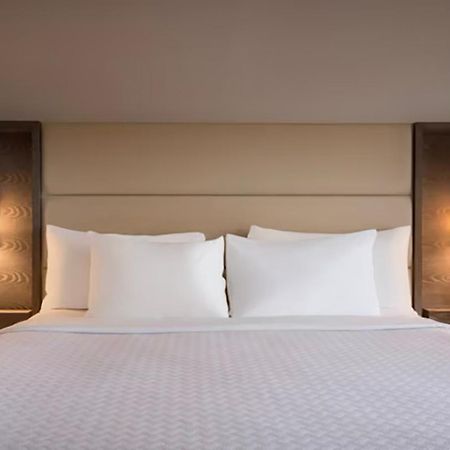 Отель Crowne Plaza Englewood By Ihg Экстерьер фото