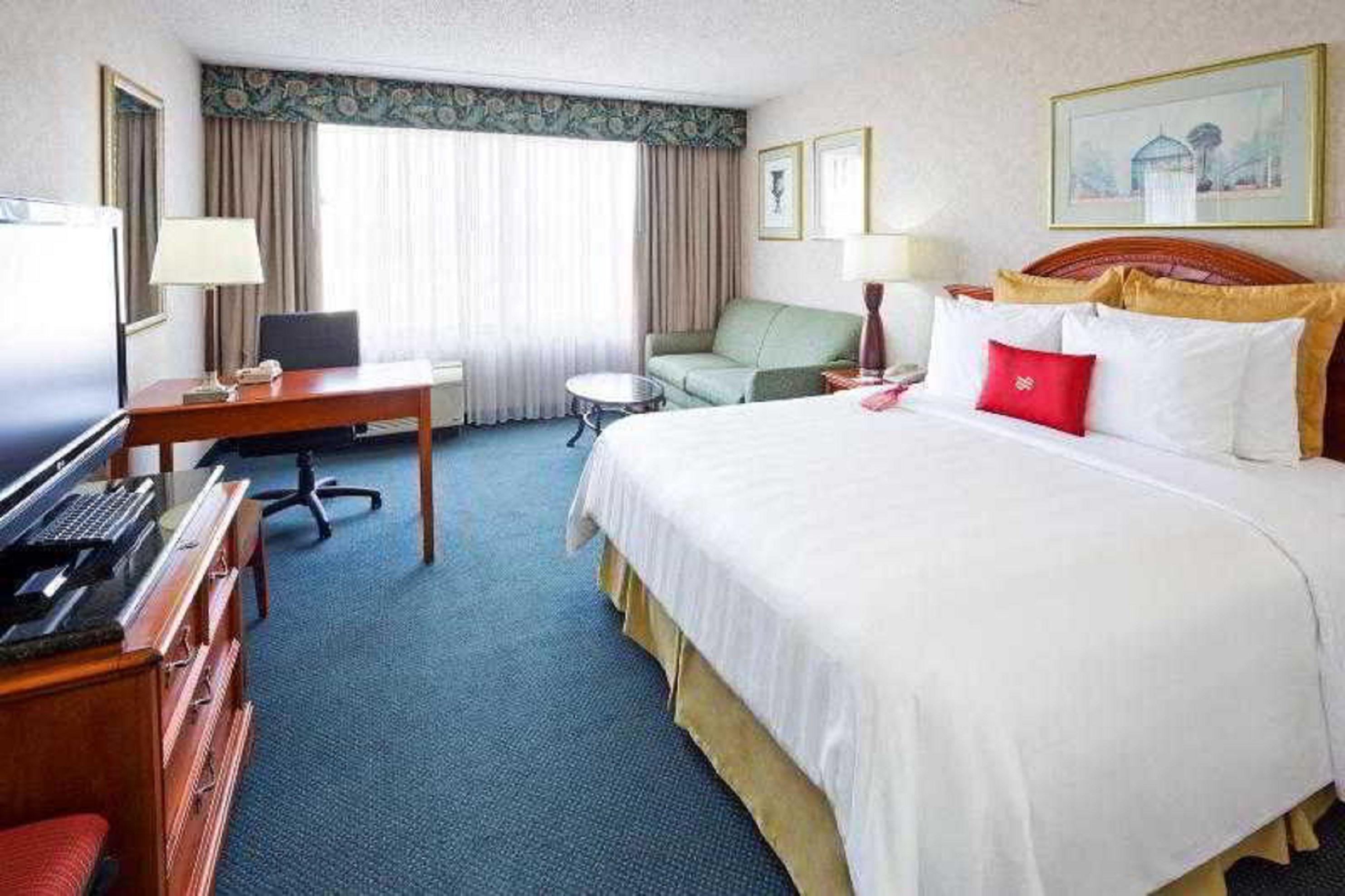 Отель Crowne Plaza Englewood By Ihg Экстерьер фото