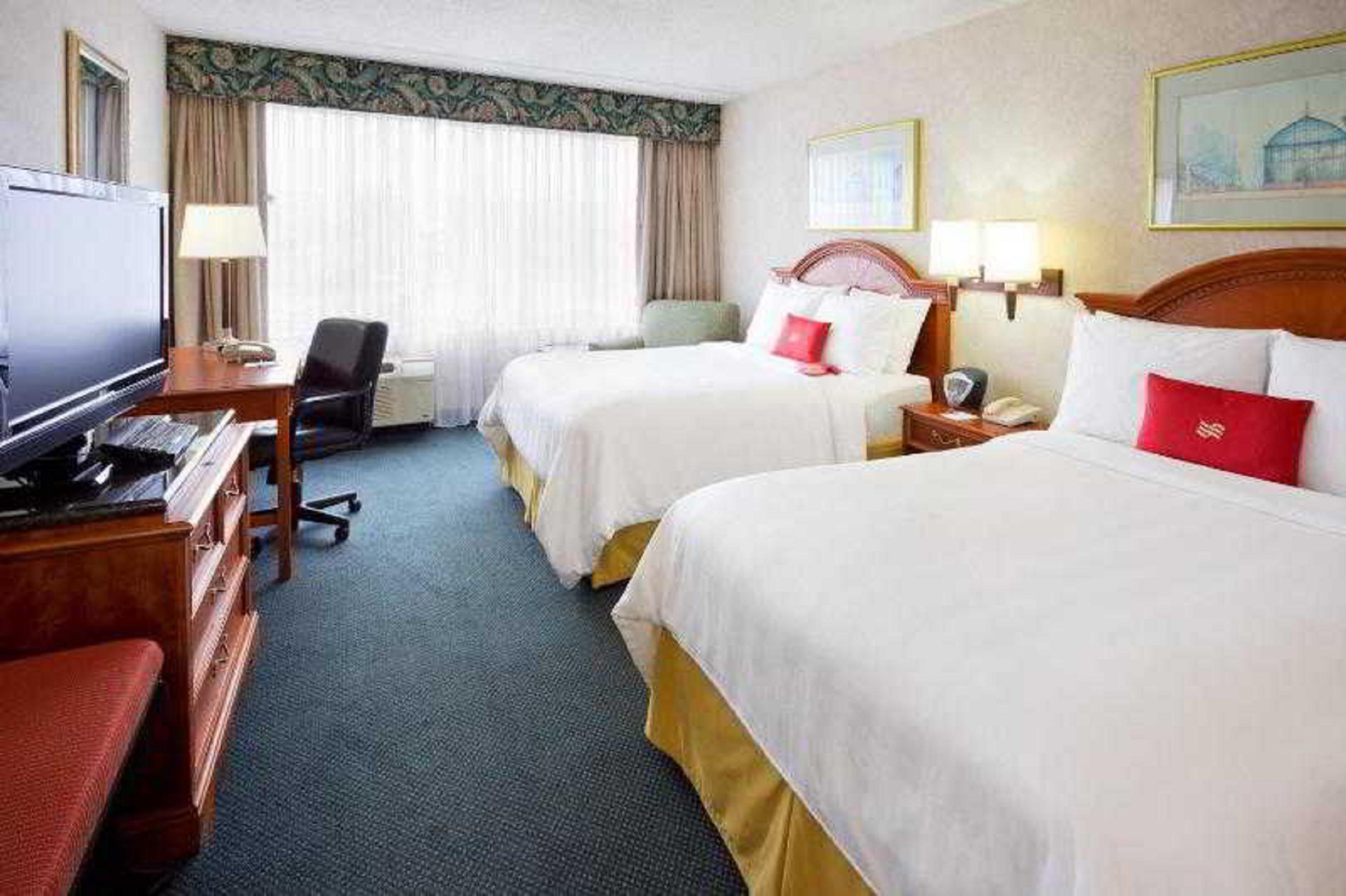 Отель Crowne Plaza Englewood By Ihg Экстерьер фото