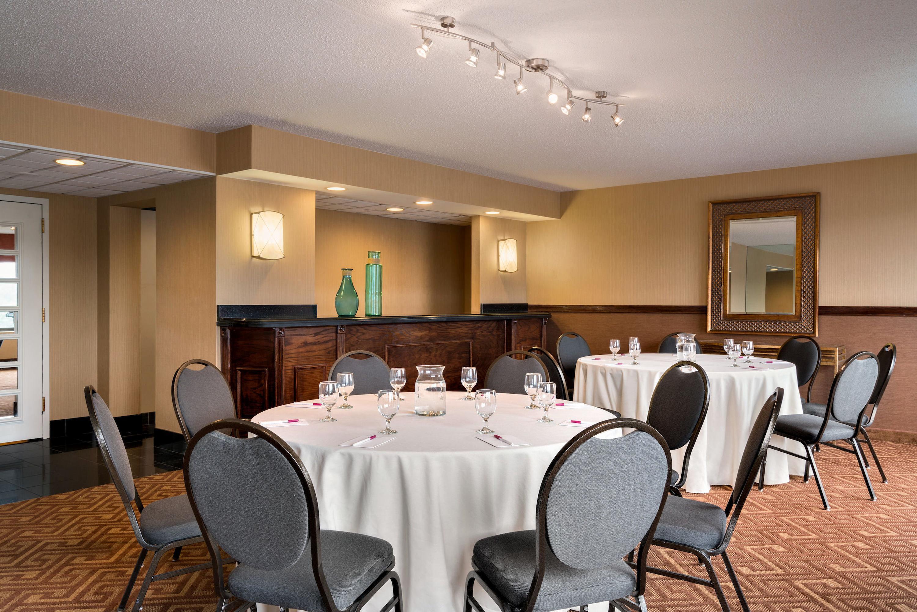Отель Crowne Plaza Englewood By Ihg Экстерьер фото