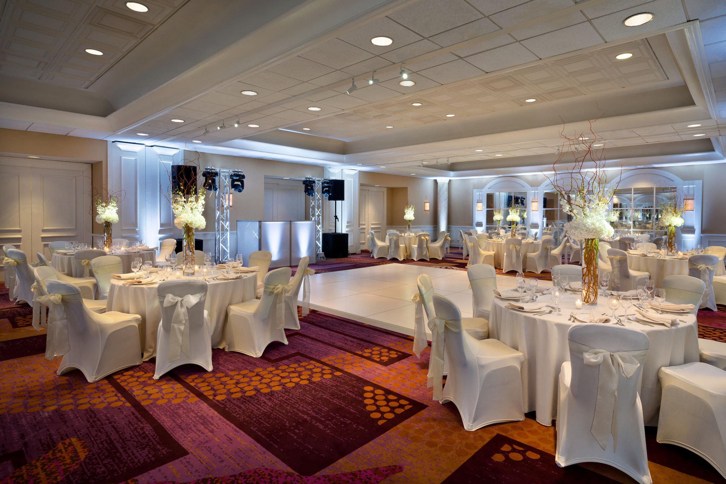 Отель Crowne Plaza Englewood By Ihg Экстерьер фото
