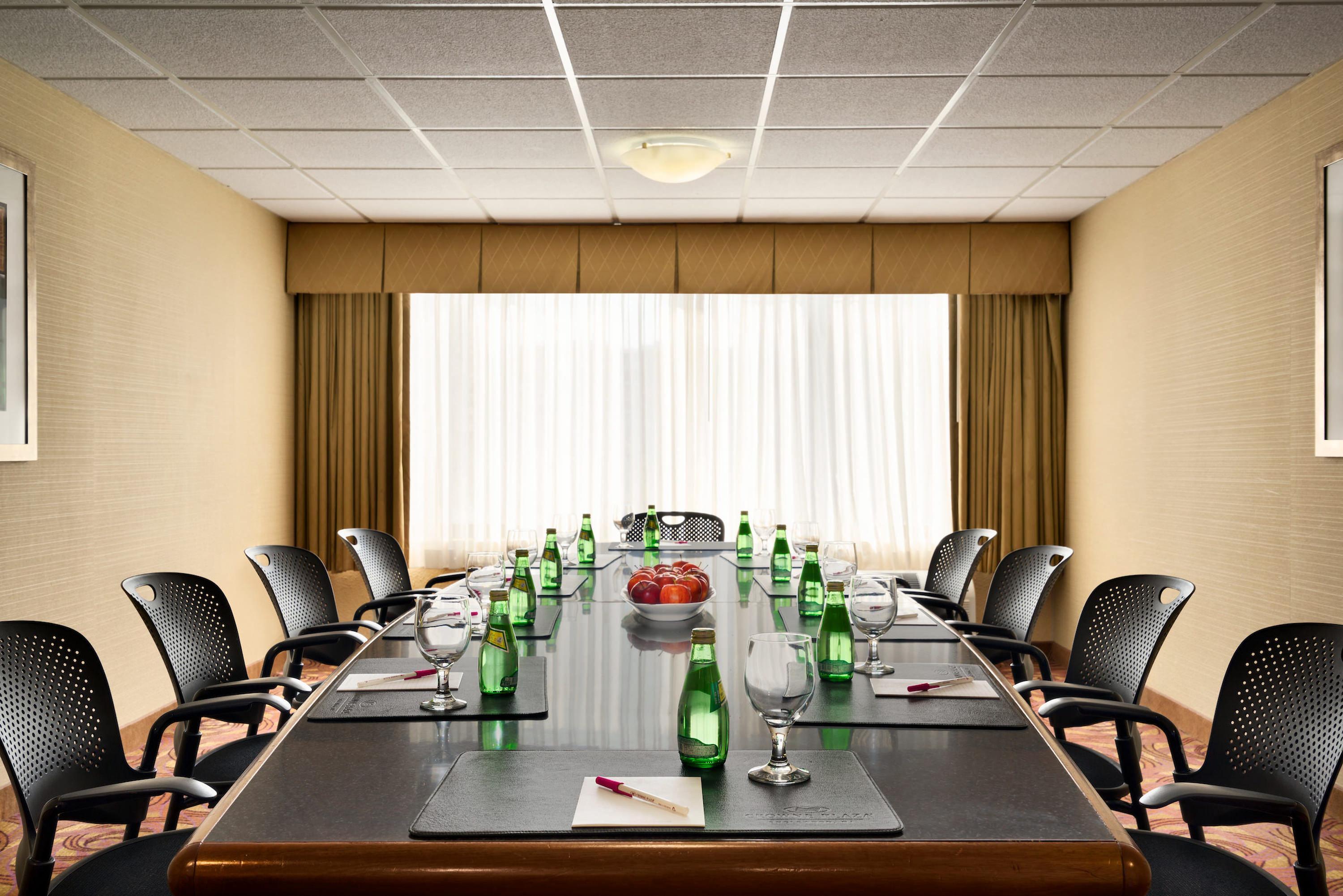 Отель Crowne Plaza Englewood By Ihg Экстерьер фото